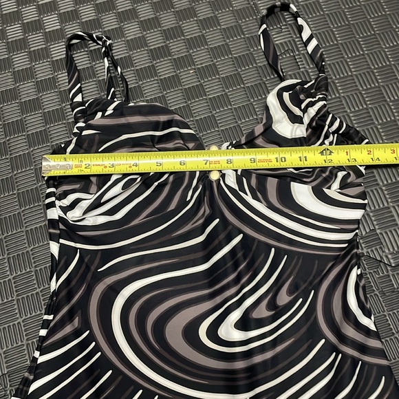 the coco reef black, white, gray swirl pattern one size bathing suit size 36D - Picture 4 of 12